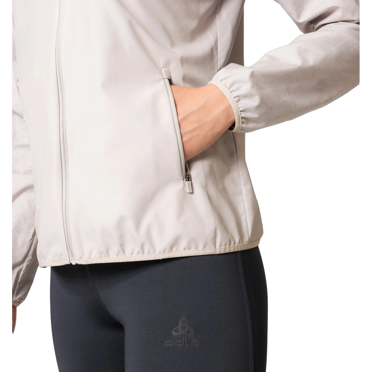 Odlo Essentials Light Reflective Running Jacket Women - Silver Cloud 6 Odlo Essentials Light Reflective Running Jacket Women - Silver Cloud - Image 4