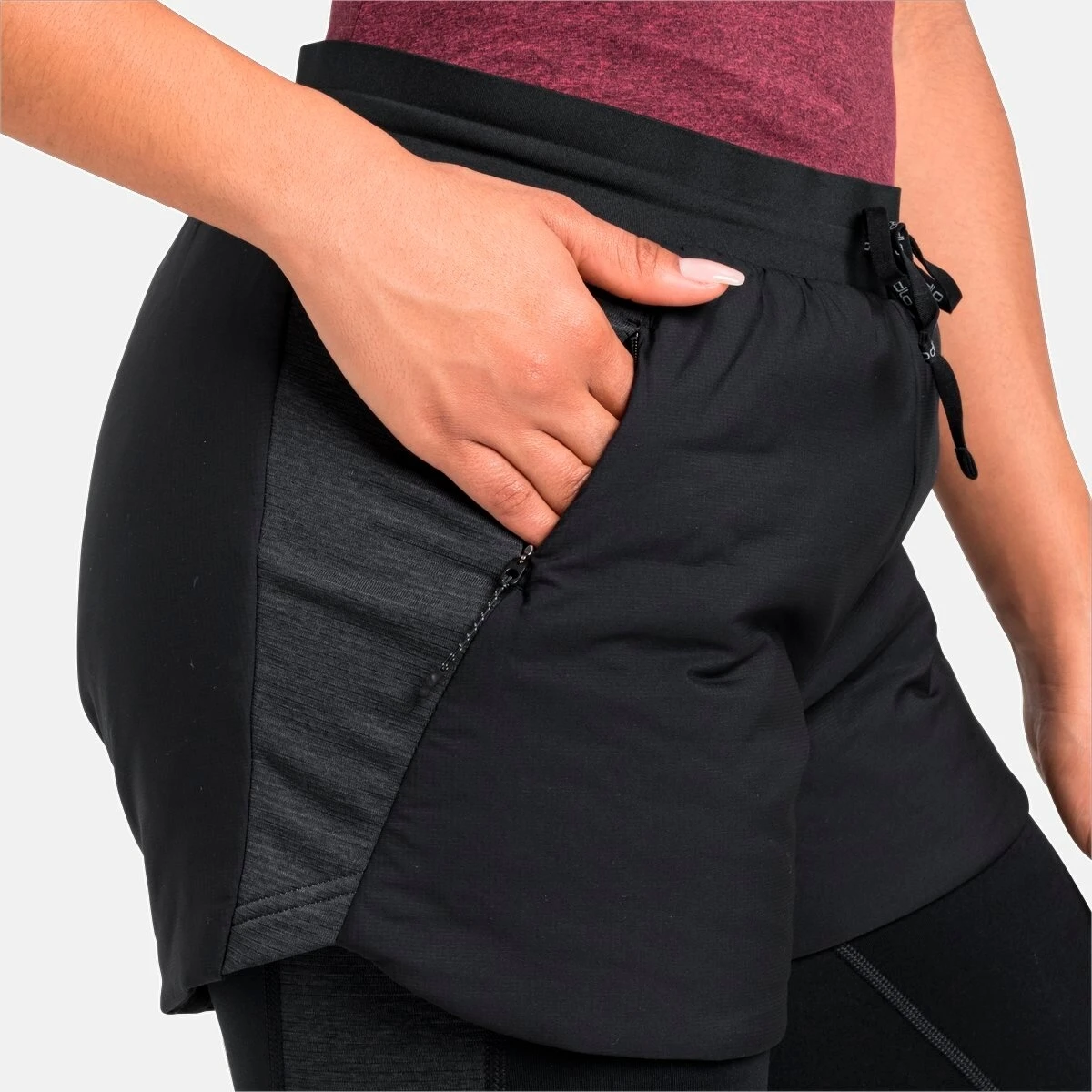 Odlo Women's Run Easy S-Thermic Shorts - Black 8 Odlo Women's Run Easy S-Thermic Shorts - Black - Image 6